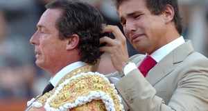 Jose Mari Manzanares retires from the ring, and has his 'coleta' cut by his son, now a great matador himself